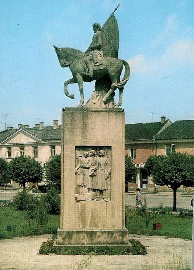 Rynek w Końskich na archiwalnych zdjęciach