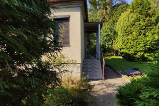 Horror na spokojnych działkach w Bydgoszczy. Syn udusił plastikową taśmą matkę