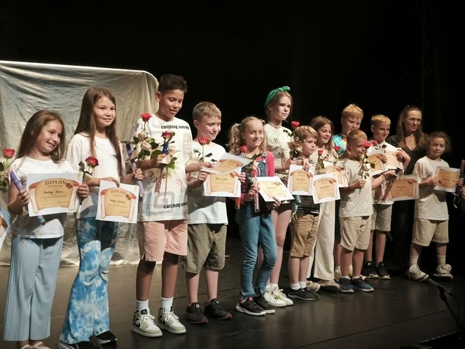 Spektakl na zakończenie warsztatów teatralnych w Teatrze Miejskim w Lesznie