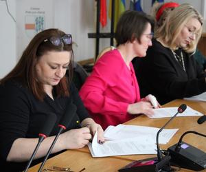 Podpisanie umów z Programu Społecznik w Połczynie-Zdroju