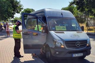 Koszalin. Policja kontroluje autobusy i busy. Mundurowi sprawdzają czy pasażerowie zakładają maseczki