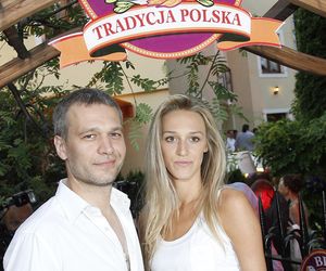 Michał Żebrowski poznał żonę, gdy miała pięć lat! Dziś chętnie wywołują razem kontrowersje