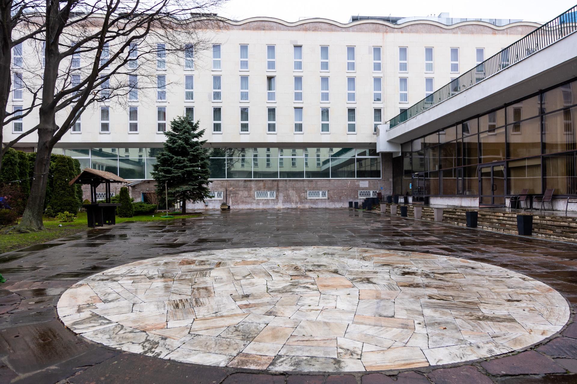 Mozaiki Rechowiczów w warszawskim Domu Chłopa - zobacz zdjęcia. Dziś mieści się tu Hotel Gromada