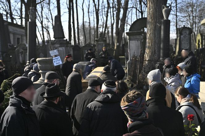 Warszawa pożegnała Mariana Truskiego. Wzruszające przemówienia na pogrzebie. „Przyjaciel i wybitny autorytet” 