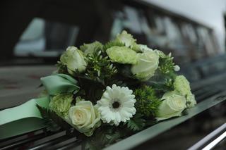 SZARPANINA NA POWĄZKACH - pogrzeb od początku wzbudzał kontrowersje