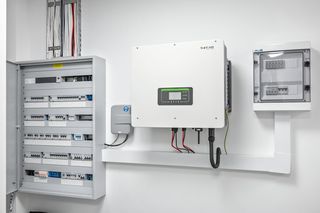 Ogrzewanie elektryczne pod kontrolą – systemy sterowania, które zwiększają wygodę i zmniejszają rachunki