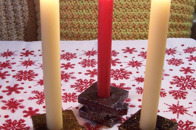 Świąteczne świeczniki z drewna
