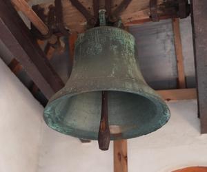 W Świętokrzyskiem mamy dzwon starszy od Zygmunta. Na nim tajemnicza gotycka inskrypcja