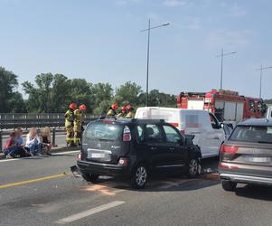 Karambol na Moście Łazienkowskim! Dwie osoby trafiły do szpitala, gigantyczny korek do centrum