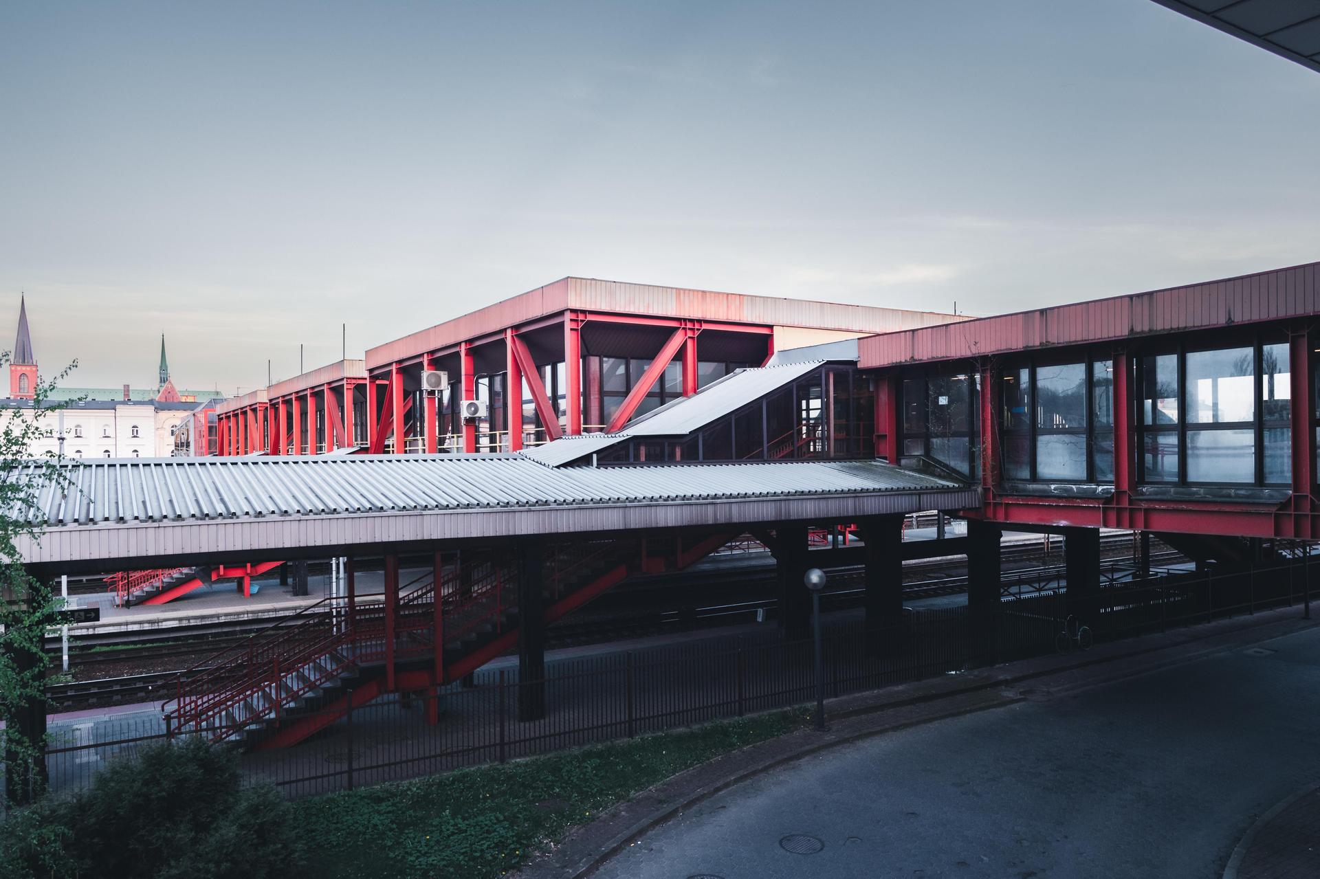 Dworzec kolejowy w Częstochowie - zdjęcia. Tak dziś wygląda ikona lat 90. 