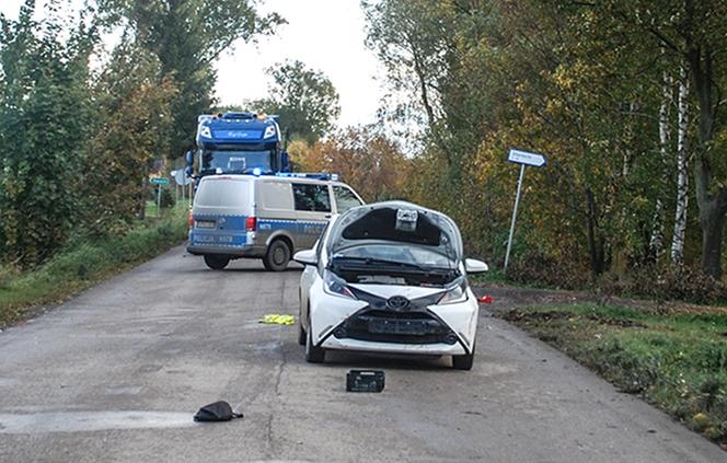 35-letni rowerzysta nie żyje. Autem kierowała 68-letnia kobieta. Pierwsze ustalenia policjantów [ZDJĘCIA]