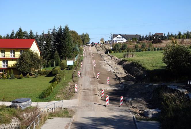 Trwa remont drogi powiatowej w Ptszkowej. Będą kolejne utrudnienia