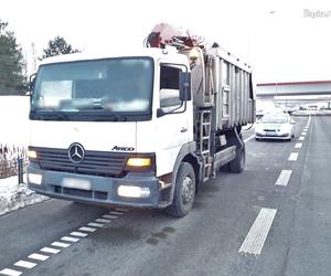 Zderzenie ciężarówki z osobówką na autostradzie A1 na Śląsku. Poszkodowani zakleszczeni we wraku