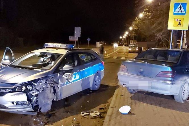 Kompletnie pijany kierowca potrącił policjanta!