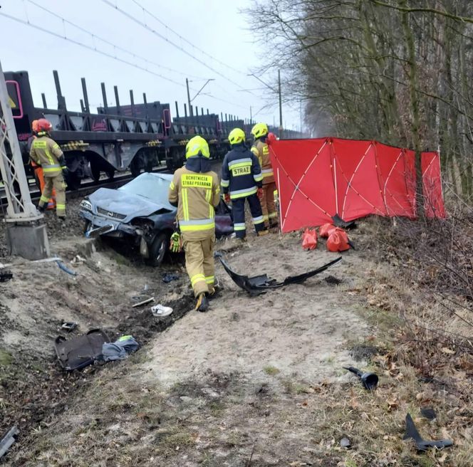 Tragedia na przejeździe kolejowym! 29-latek wjechał wprost pod pociąg