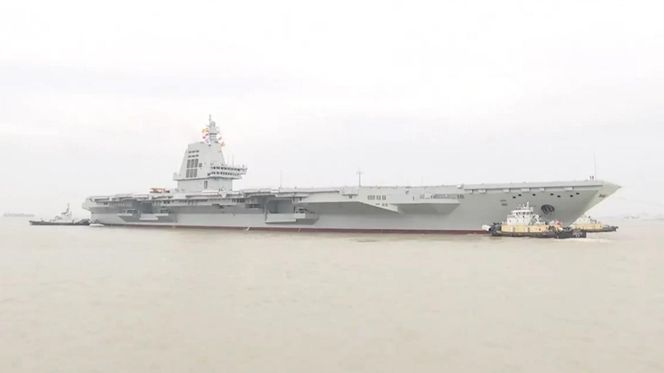 Chiński lotniskowiec Fujian