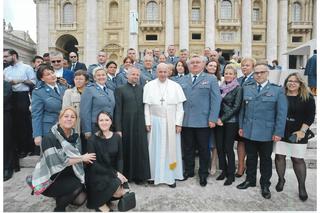 Selfie z Franciszkiem? Małopolscy policjanci na audiencji w Watykanie