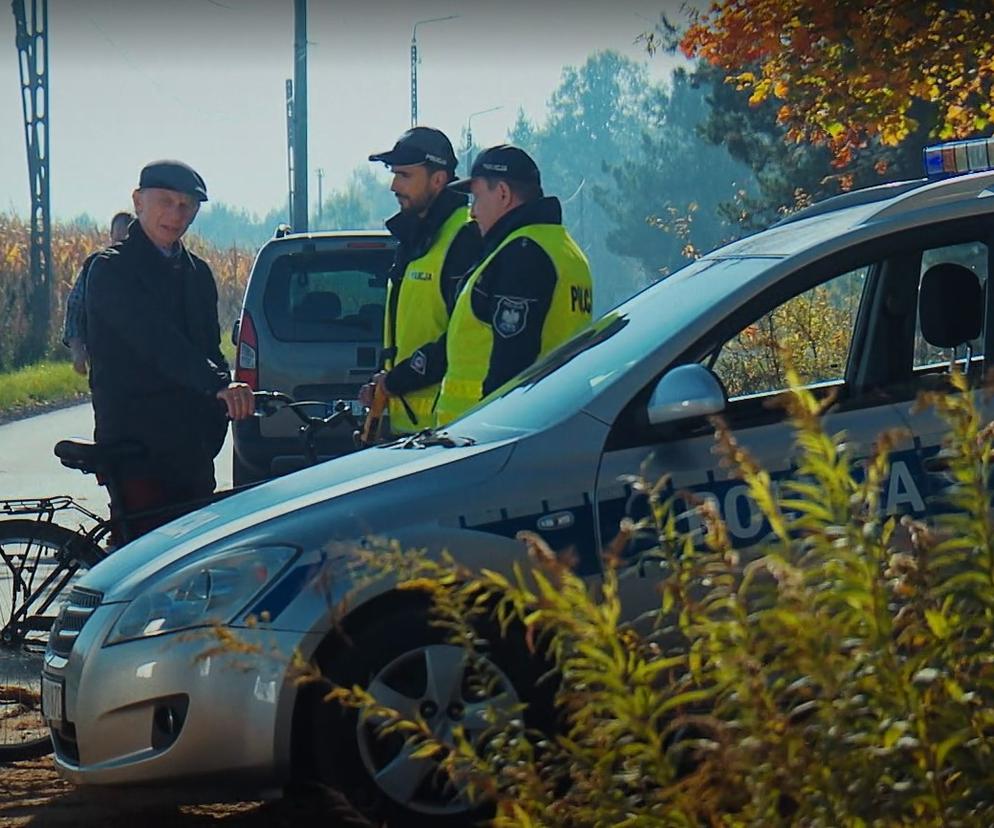 M jak miłość, odcinek 1713: Staszek i Rafał wylecieli do drogówki?! Kiedyś rozwiązywali sprawy morderstw, teraz łapią pijanych rowerzystów. Czym zasłużyli? - ZDJĘCIA