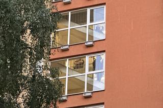 Akcja kontrterrorystów w Warszawie. Mężczyzna z bronią zamknął się w mieszkaniu! Trwają negocjacje