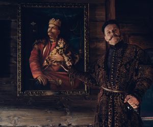 Bartłomiej Topa zachwycił w serialu 1670! Tak na co dzień mieszka aktor pochodzący z Podhala [GALERIA]