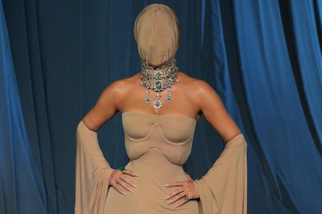 Wszyscy patrzyli na Kim Kardashian. Ale nic nie mogli zobaczyć!