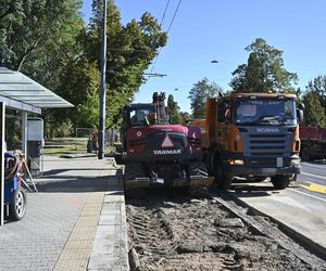 Remont torów na Waszyngtona. Pasażerowie osłupieli, chaos na przystankach