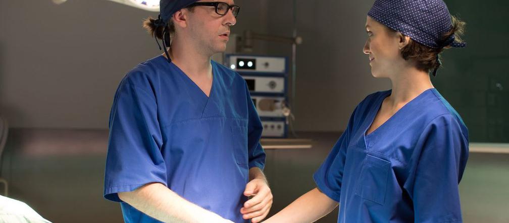 Na dobre i na złe odcinek 706 Artur Bart (Piotr Głowacki), Julka (Aleksandra Hamkało)