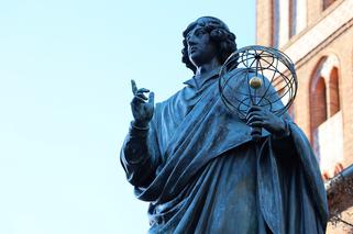 Kalendarium: 19 lutego. Urodził się Mikołaj Kopernik, a Thomas Edison opatentował fonograf