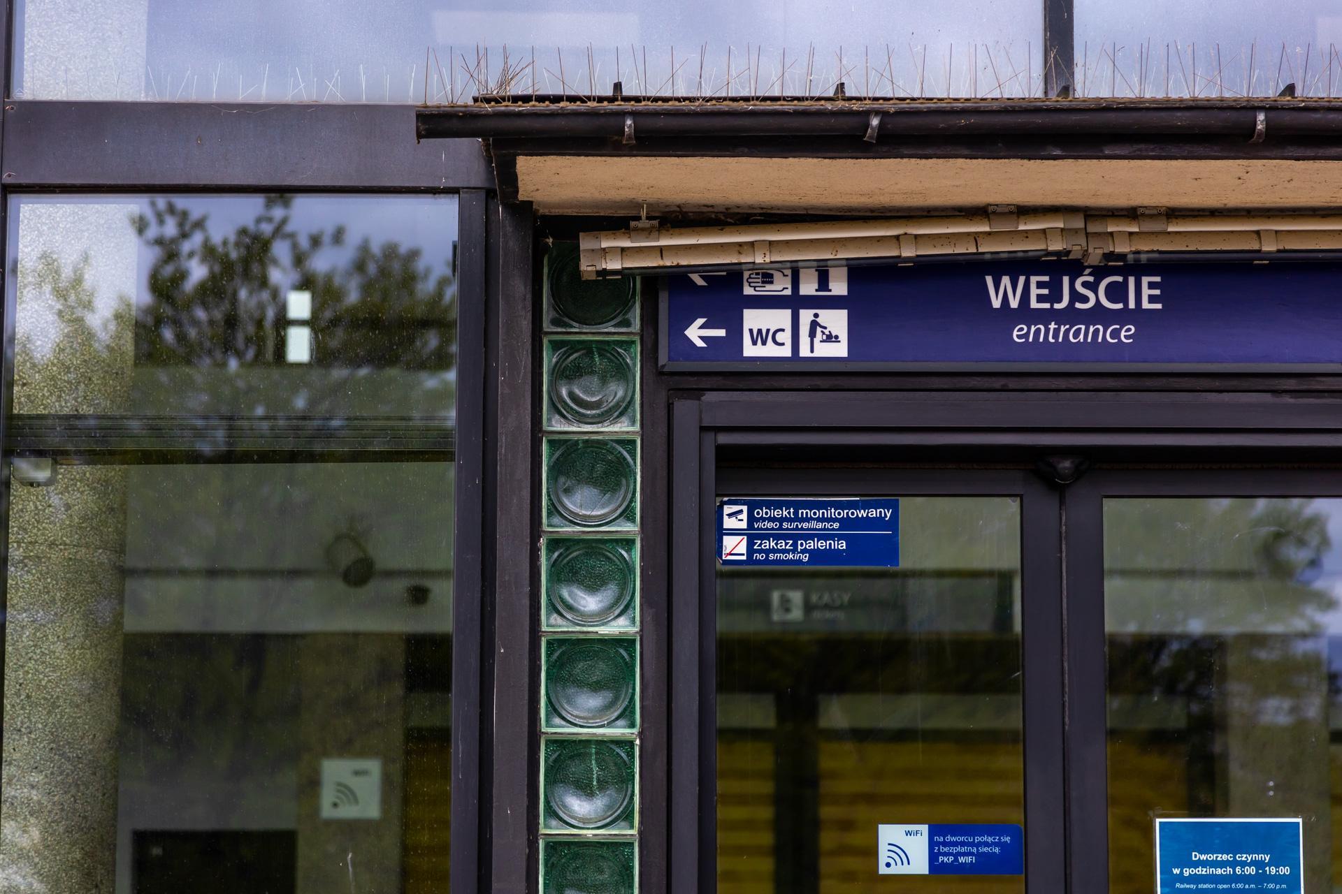 Warszawa Stadion PKP - zdjęcia stacji w kształcie łupiny orzecha