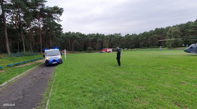 Policyjny śmigłowiec Black Hawk wylądował we Wrocławiu. Dzięki temu lekarze uratowali życie człowieka [ZDJĘCIA]