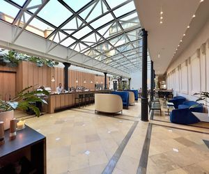 To jedna z najsłynniejszych kamienic w Krakowie. Znajduje się w niej hotel, w którym mieszkał car