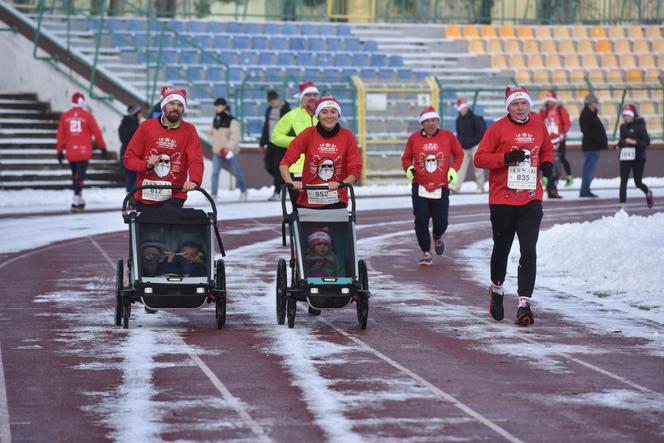 21. edycja Festiwalu Biegów Świętych Mikołajów w Toruniu. 2000 uczestników na starcie