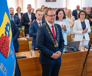 Zaprzysiężenie nowego prezydenta Zabrza. Kamil Żbikowski złożył ślubowanie i zwrócił się do mieszkańców