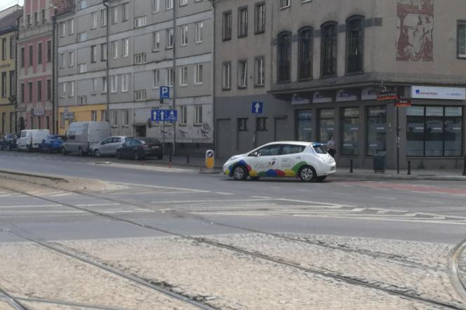 Wrocław: Nastolatki wypożyczają auta na dowody osobiste rodziców?