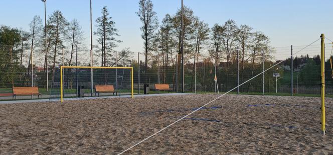 Zmodernizowana plaża na Mazurach przyciąga wielu turystów. Z jakich atrakcji można korzystać? Zobacz zdjęcia!