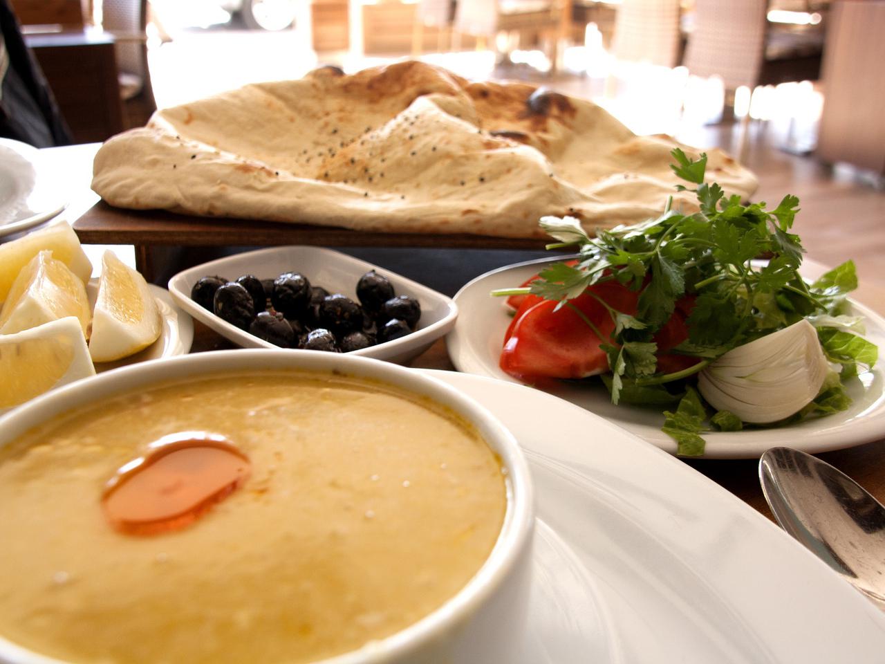 Kuchnia turecka - ostra, słodka, pełna niezwykłych aromatów. Jakie są sekrety kuchni tureckiej?