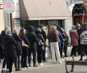 Kolejki po pączki w tłusty czwartek w Lublinie