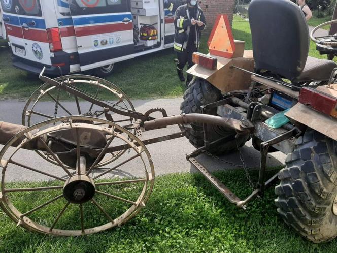 Stara Wieś. Wysiadł z ciągnika i chciał coś sprawdzić. Traktor go PRZEJECHAŁ [ZDJĘCIA]