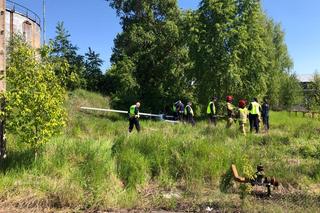 Awaryjne lądowanie szybowca w Białymstoku. Pilot zabrany do szpitala