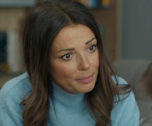 Barwy szczęścia odc. 3203 po wakacjach. Kasia (Katarzyna Glinka), Ksawery (Bartosz Gruchot)