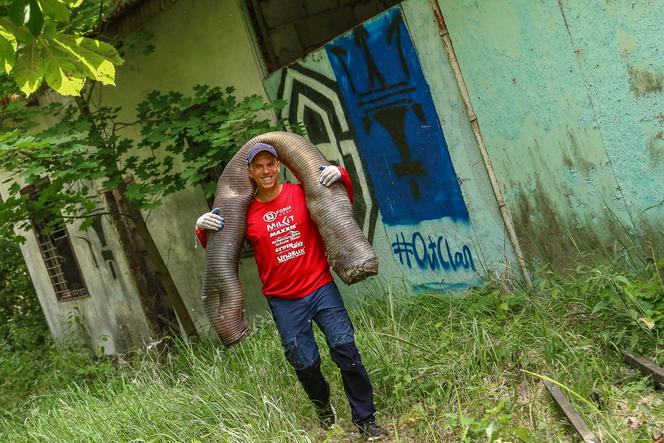Prezydent Szczecina pomógł w sprzątaniu Plaży Mieleńskiej