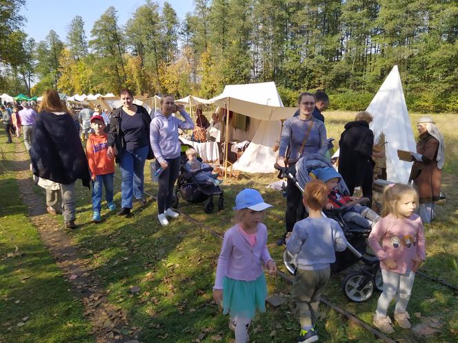 ZOBACZ ZDJĘCIA z III Festynu Archeologicznego w Mrozach - 8 i 9 października 2022