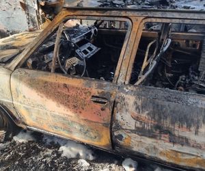 „Nasz majątek poszedł z dymem”. Kolekcja zabytkowych pojazdów spłonęła w kilka chwil