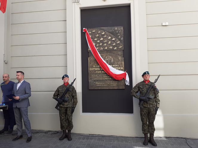 Odsłonięcie tablicy upamiętniającej 100-lecie Cudu nad Wisłą