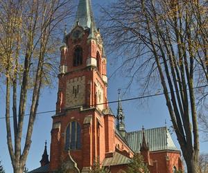 Wyjątkowy kościół na podkarpackiej wsi. Witraże wykonał bratanek Jana Matejki 