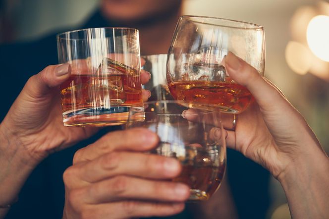 Coraz więcej zgonów po alkoholu. Polacy w europejskiej czołówce