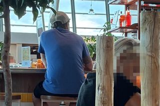 Daniel Martyniuk na lotnisku