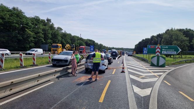 Karambol na autostradzie A4. Strażacy nie mogli dojechać na miejsce zdarzenia. "Korytarz życia ratuje życie"
