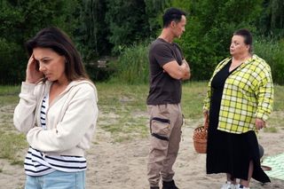 	Barwy szczęścia odc. 3102. Kasia (Katarzyna Glinka), Mariusz (Rafał Cieszyński), Borowska (Dorota Piasecka) - sąsiadka z Brzezin