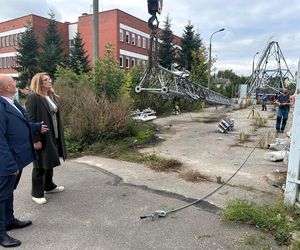 Ostrowiec Świętokrzyski. 32-metrowy maszt rozebrany. Powiat walczył o to 2 lata